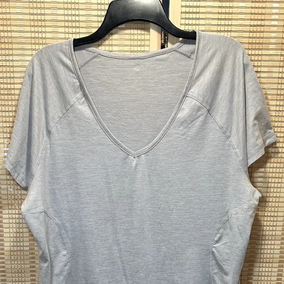 Simple Top - Picture 2 of 5